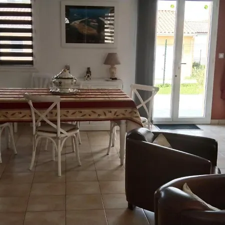 Maison Agreable Dans Le Blayais Cézac Esterno foto